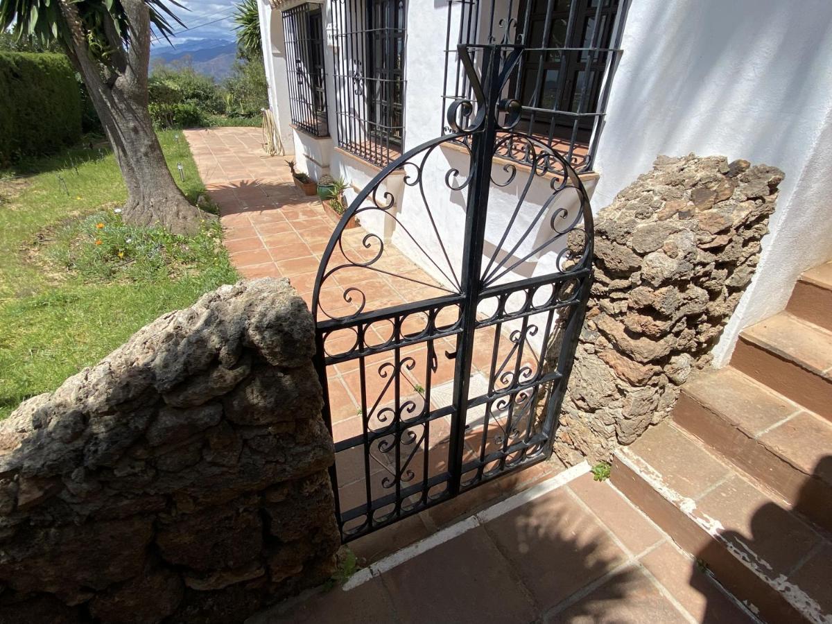 Terraced House In The Mountains With Fantastic View Villa Málaga Eksteriør billede